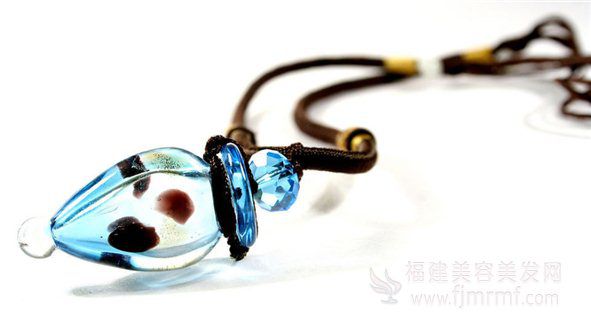 精油的使用功效 精油(yóu)的使用(yòng)功(gōng)效