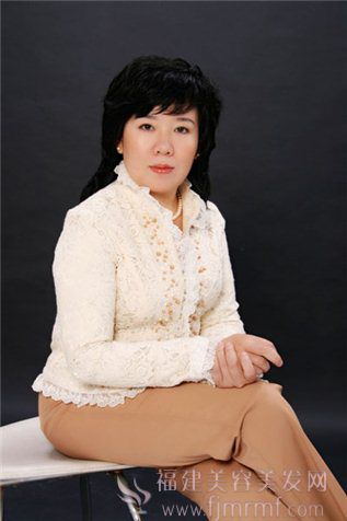瑞(ruì)芳(fāng)美(měi)容美发学校校长 瑞芳(fāng)美容美发学校校长